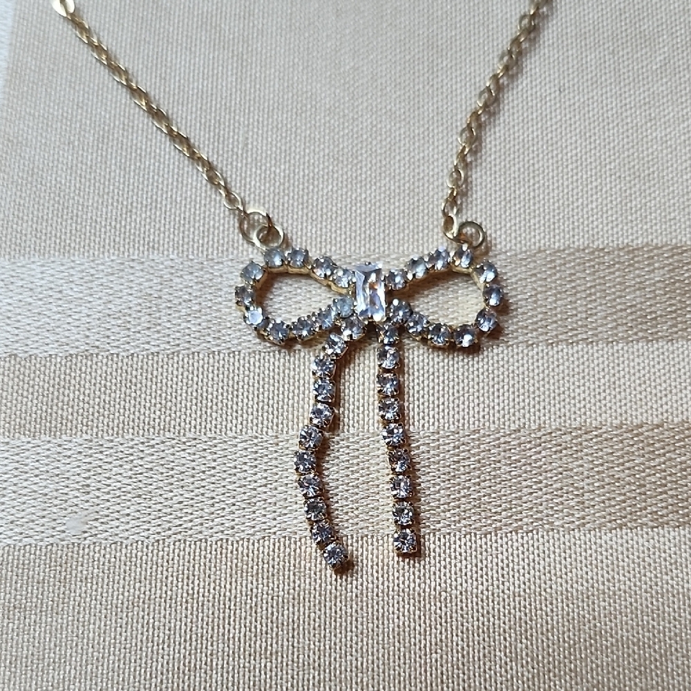 *3 For $10 Item✨️Chic Silver Bow Pendant Necklace